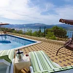 Villa Luxury Star Lights - Heated Pool, Hot Tub, Gym, Billiard *