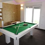 Villa Luxury Star Lights - Heated Pool, Hot Tub, Gym, Billiard Trogir