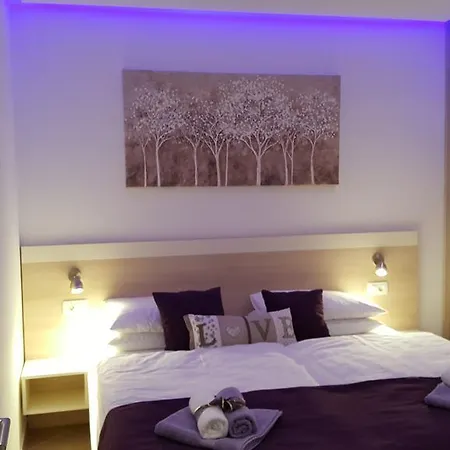Luxury Star Lights - Heated Pool, Hot Tub, Gym, Billiard Vila