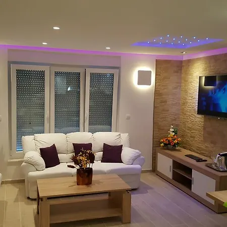 Luxury Star Lights - Heated Pool, Hot Tub, Gym, Billiard Vila