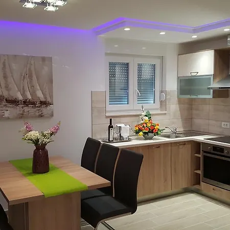 Luxury Star Lights - Heated Pool, Hot Tub, Gym, Billiard Vila *