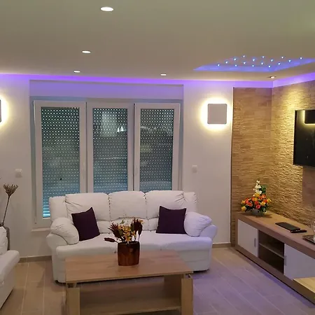 Vila Luxury Star Lights - Heated Pool, Hot Tub, Gym, Billiard *