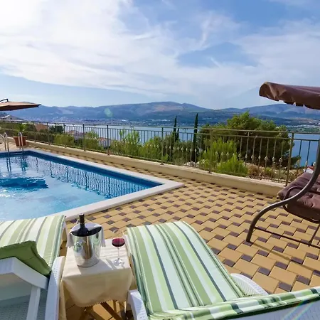Villa Luxury Star Lights - Heated Pool, Hot Tub, Gym, Billiard *