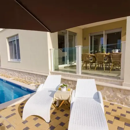 Vila Luxury Star Lights - Heated Pool, Hot Tub, Gym, Billiard *