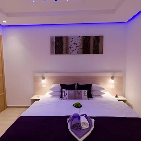 Luxury Star Lights - Heated Pool, Hot Tub, Gym, Billiard Vila