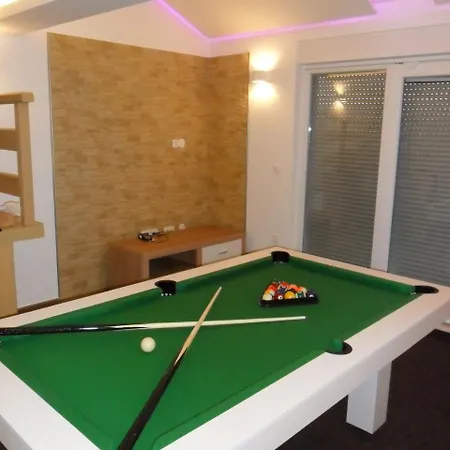 Vila Luxury Star Lights - Heated Pool, Hot Tub, Gym, Billiard *