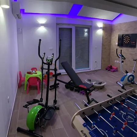 Luxury Star Lights - Heated Pool, Hot Tub, Gym, Billiard Villa