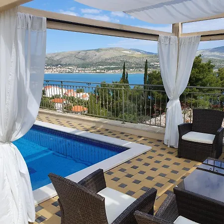 Luxury Star Lights - Heated Pool, Hot Tub, Gym, Billiard Vila