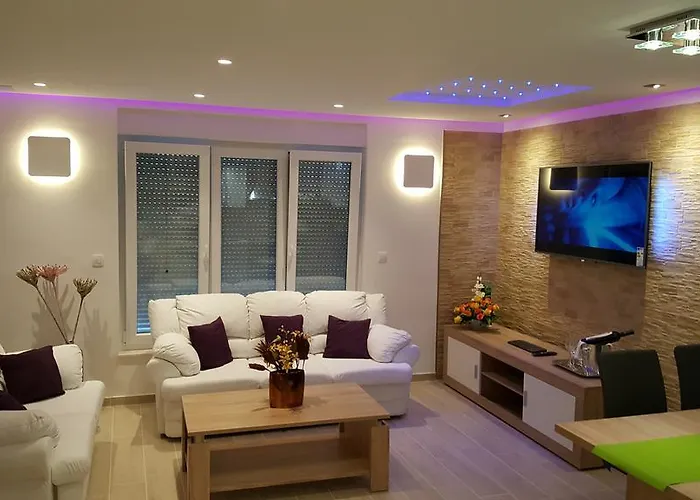 Luxury Star Lights - Heated Pool, Hot Tub, Gym, Billiard Villa