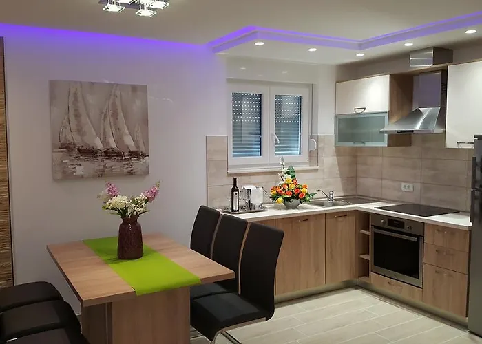 Luxury Star Lights - Heated Pool, Hot Tub, Gym, Billiard Villa *