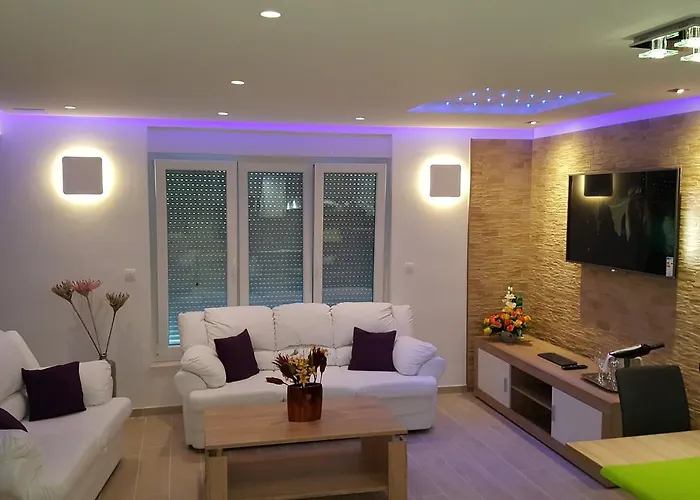 Villa Luxury Star Lights - Heated Pool, Hot Tub, Gym, Billiard *