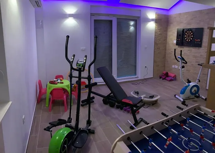 Luxury Star Lights - Heated Pool, Hot Tub, Gym, Billiard Villa